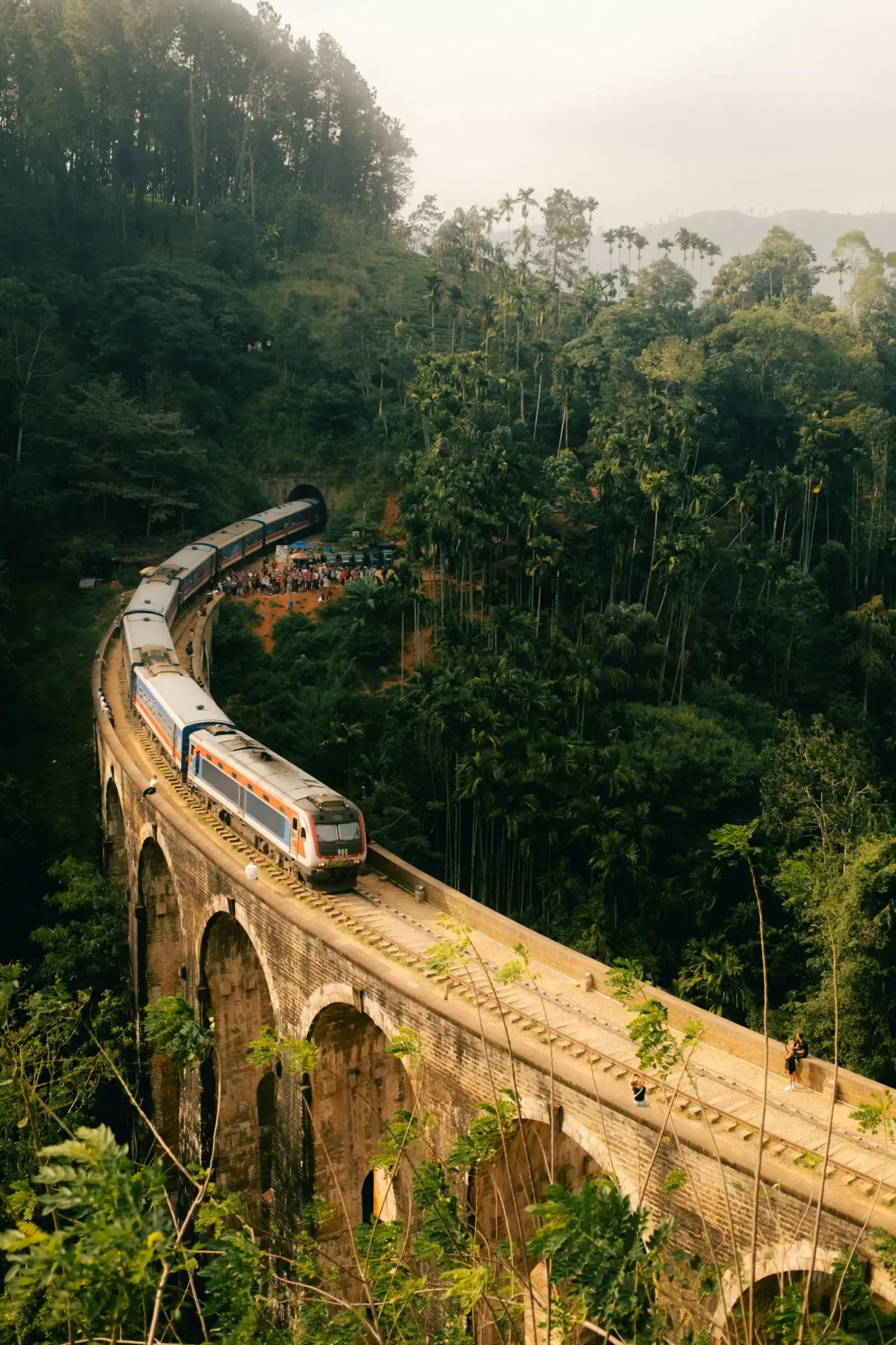 Exploring the Nine Arches Bridge during an unforgettable 3 days in sri lanka kandy to ella.